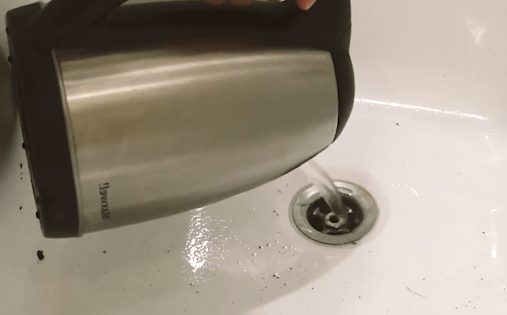 Простой и эффективный способ очистить водосточные трубы в доме, не ...